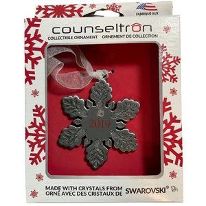 🏡 5/$25 - "2019" Snowflake Ornament w/ Swarovski Crystal